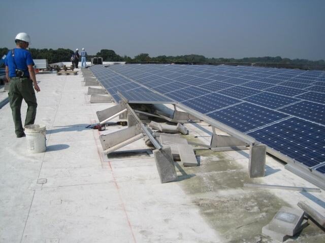 Rooftop photovoltaic array installation